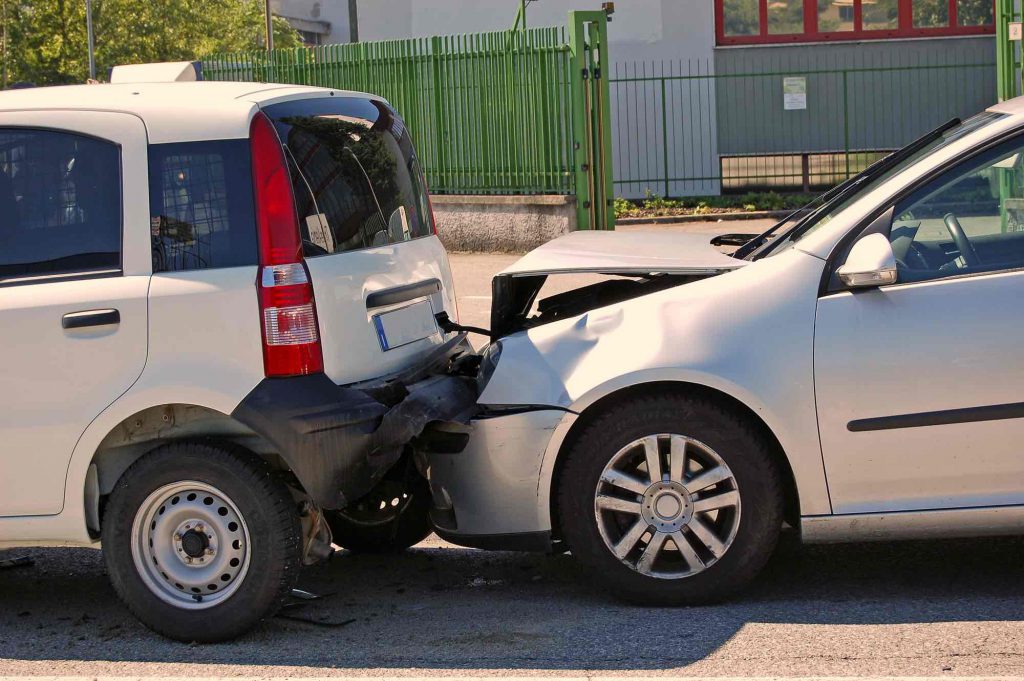 Kapotte achterbumper botsing